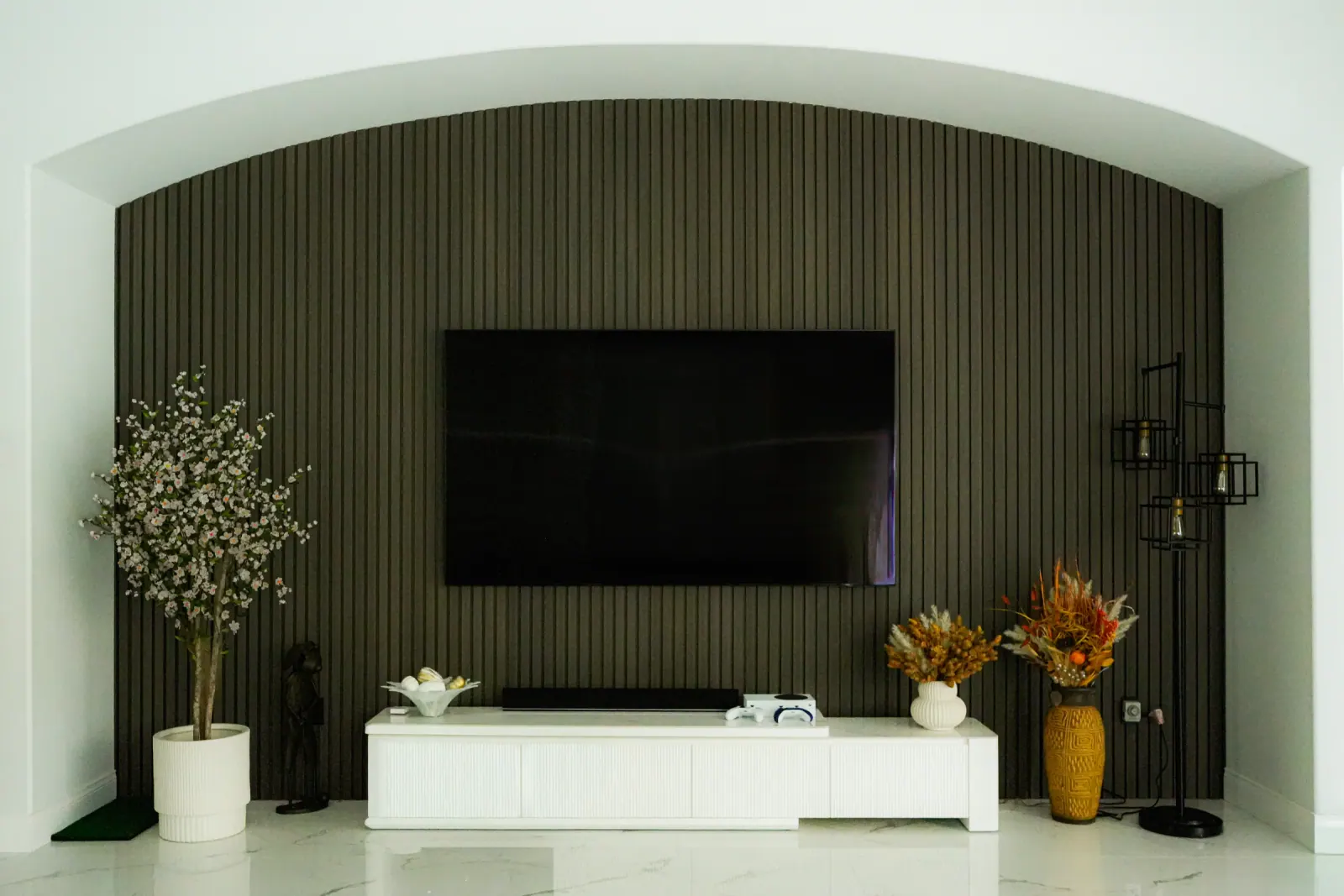 Vertical slat media wall